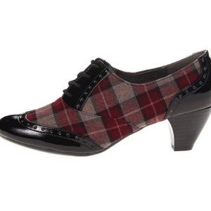 Soft Style Georgette Wine And Black Shoes